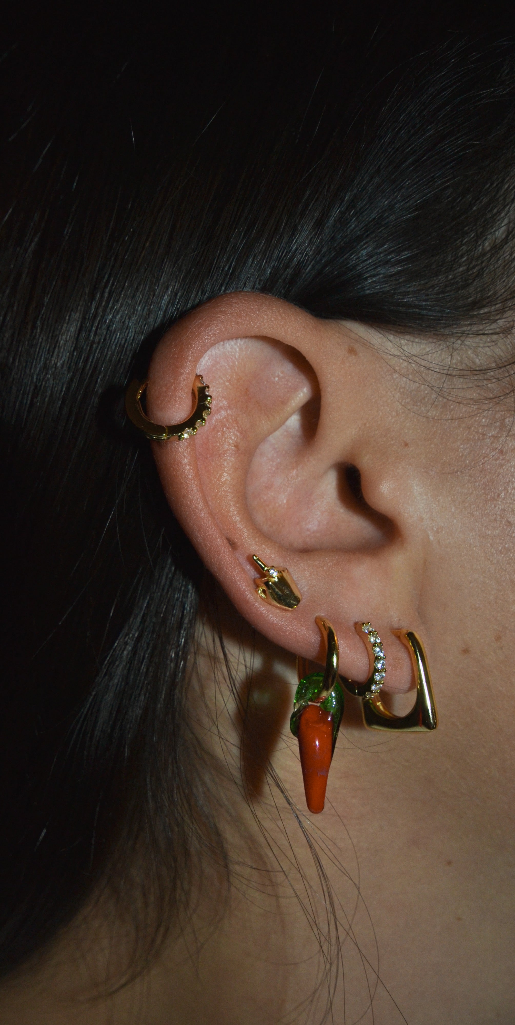 LUCY HOOPS