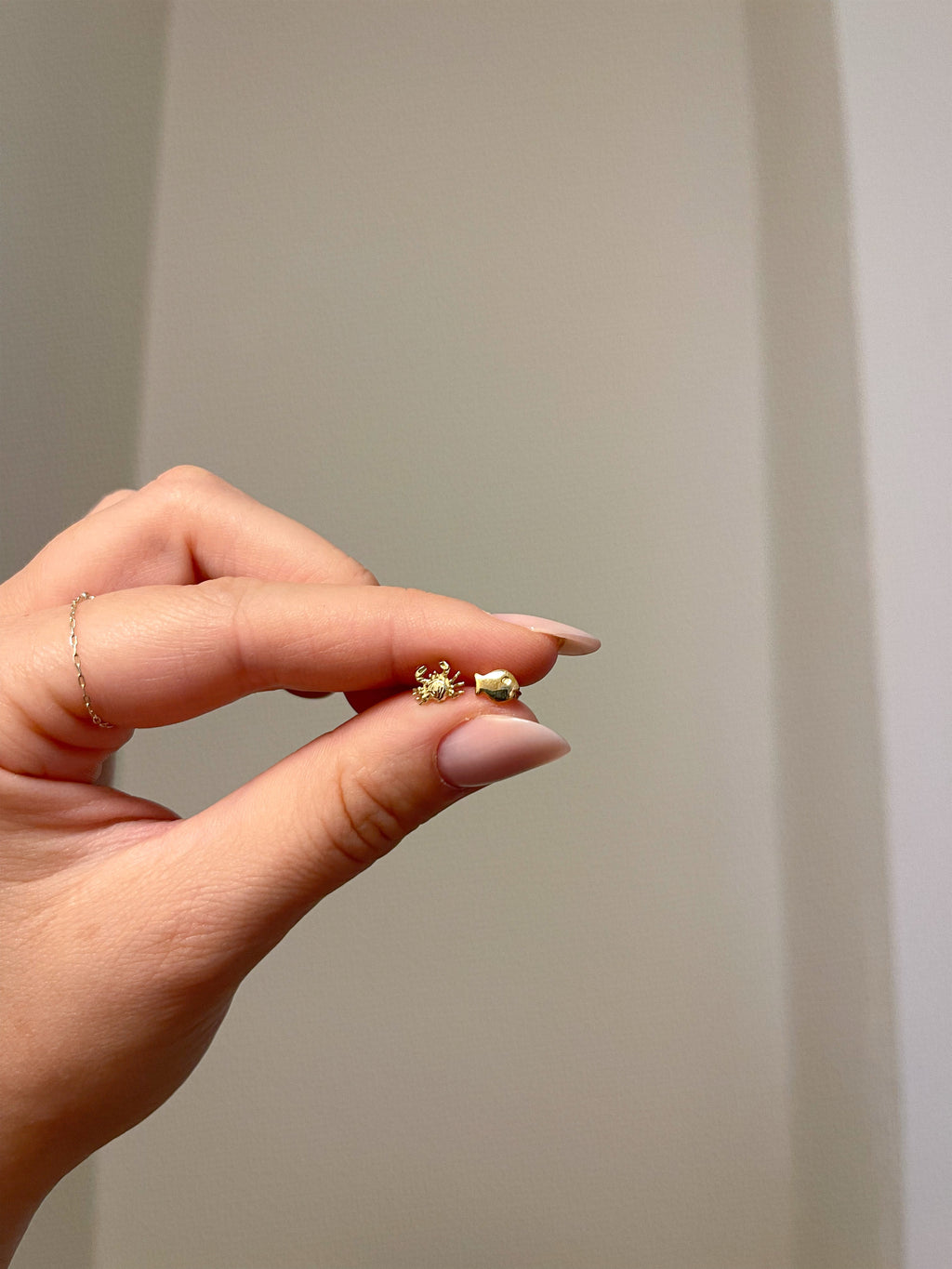 MICRO CRAB EARRING