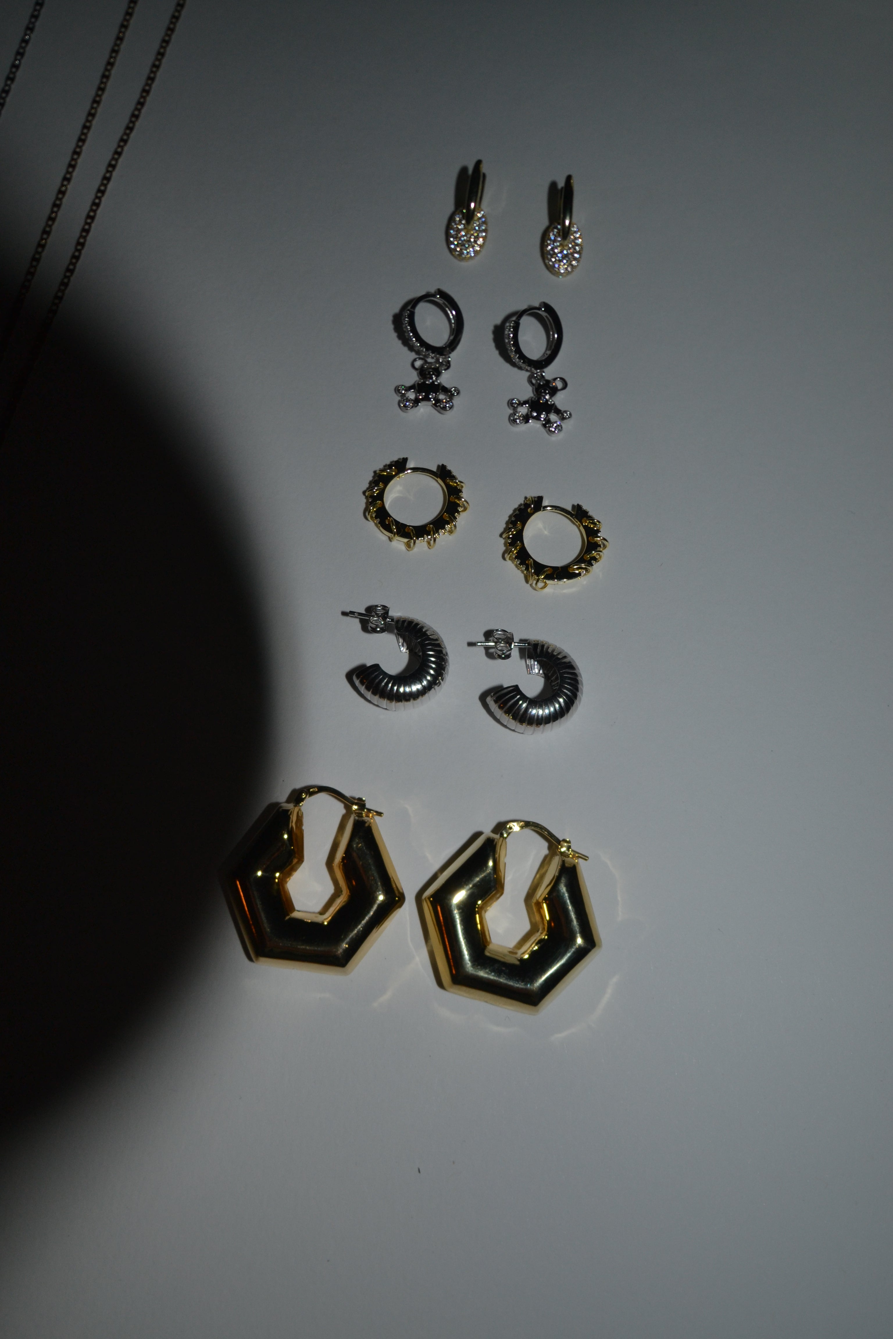 CHUNKY PENTAGONAL HOOPS