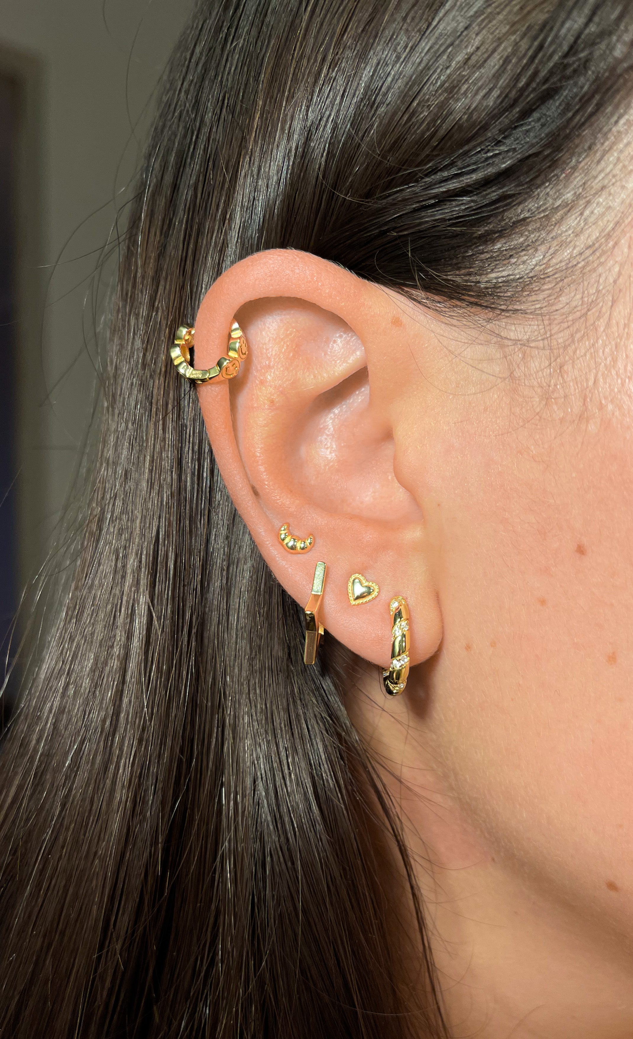MICRO CROISSANT EARRING