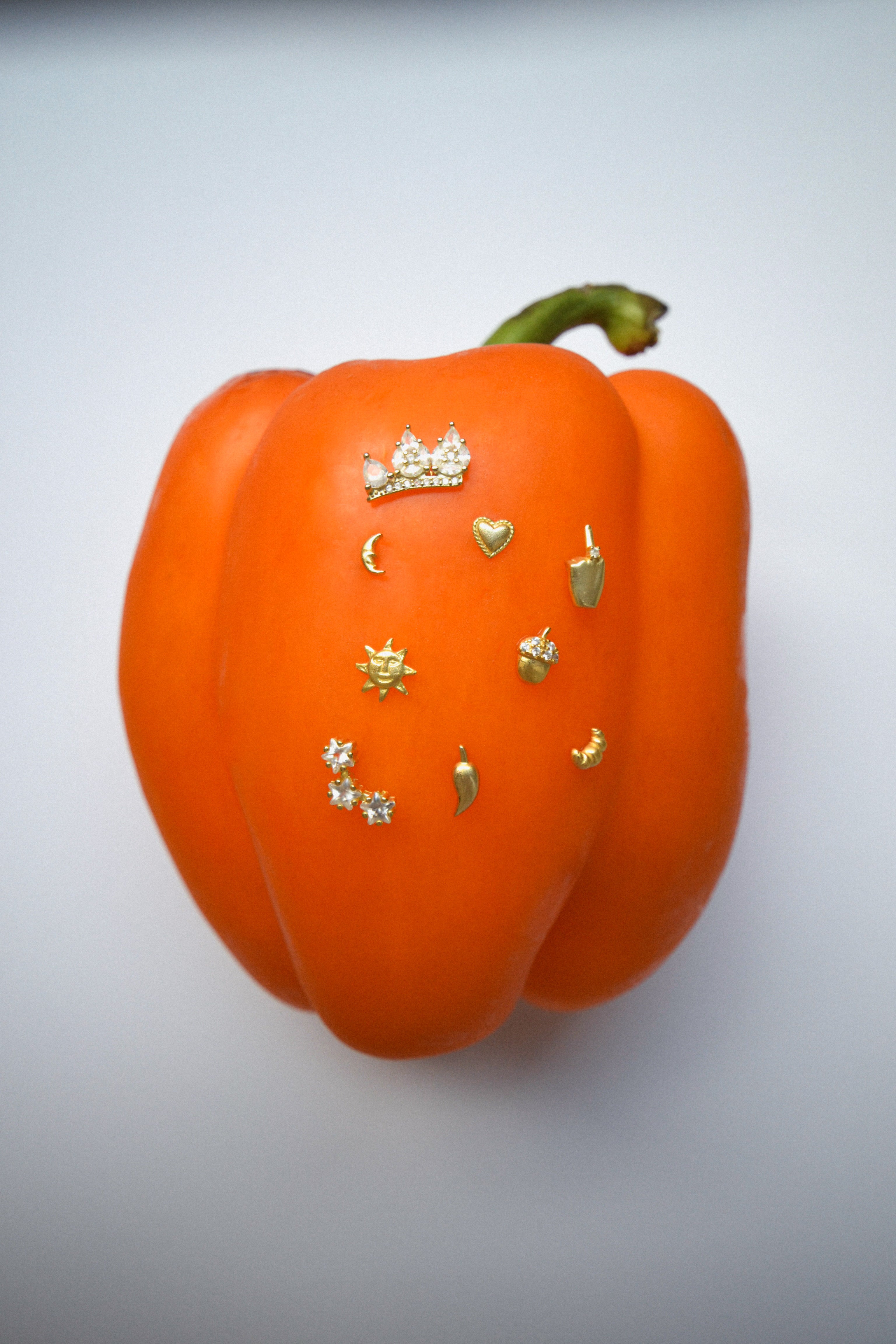 MICRO CROISSANT EARRING