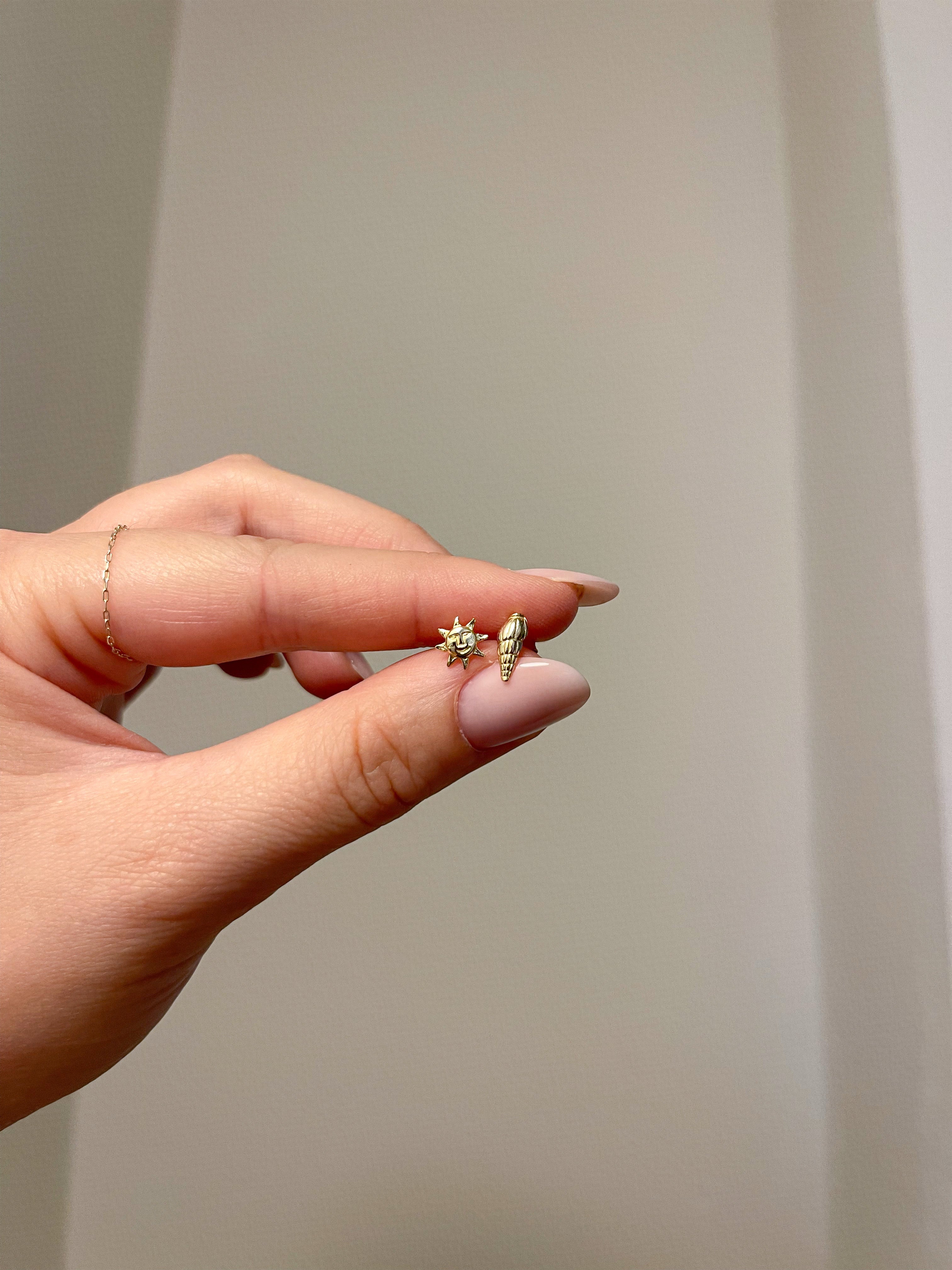 MICRO SHELLY EARRING