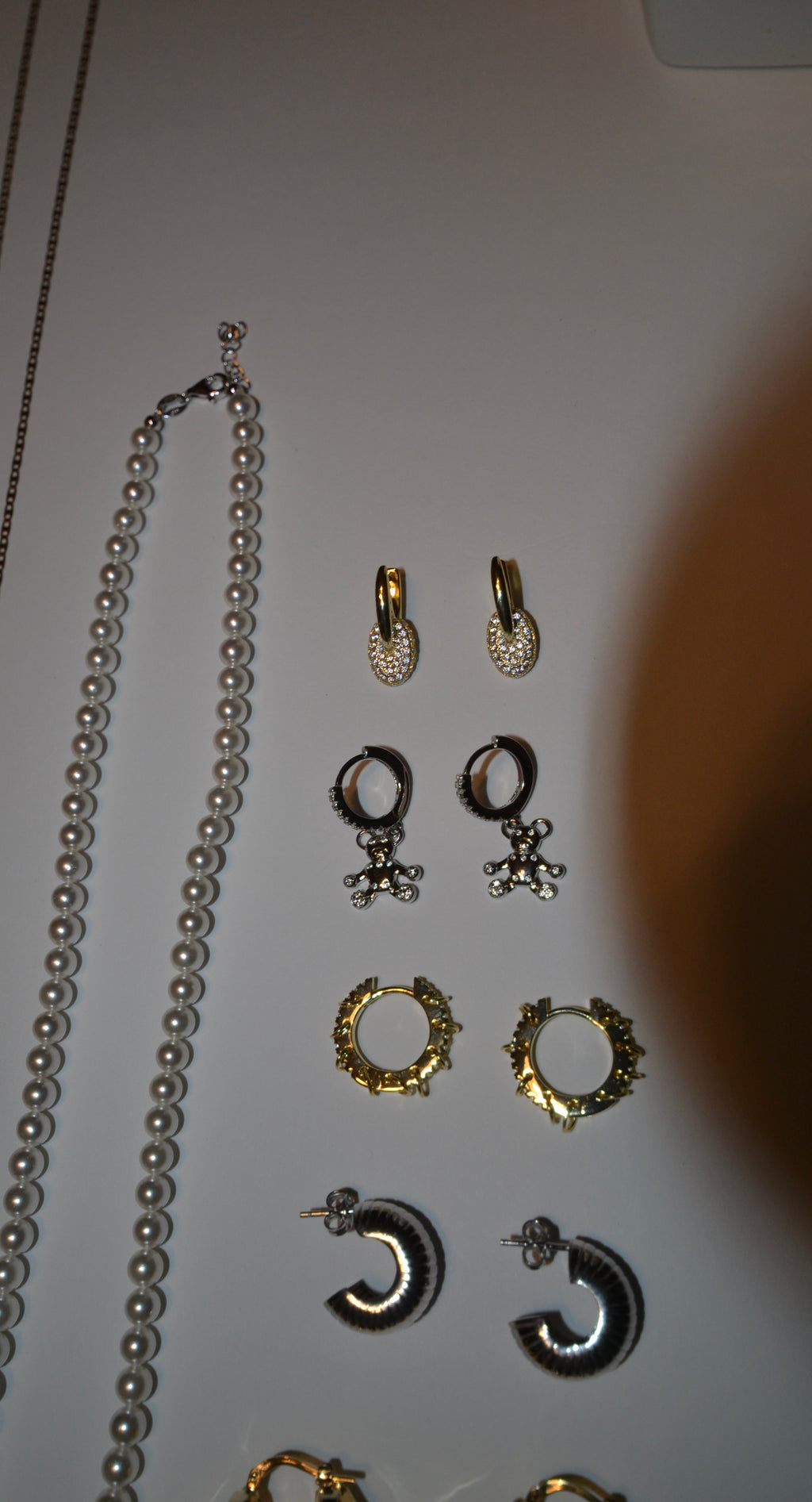ZOE OVAL HOOPS