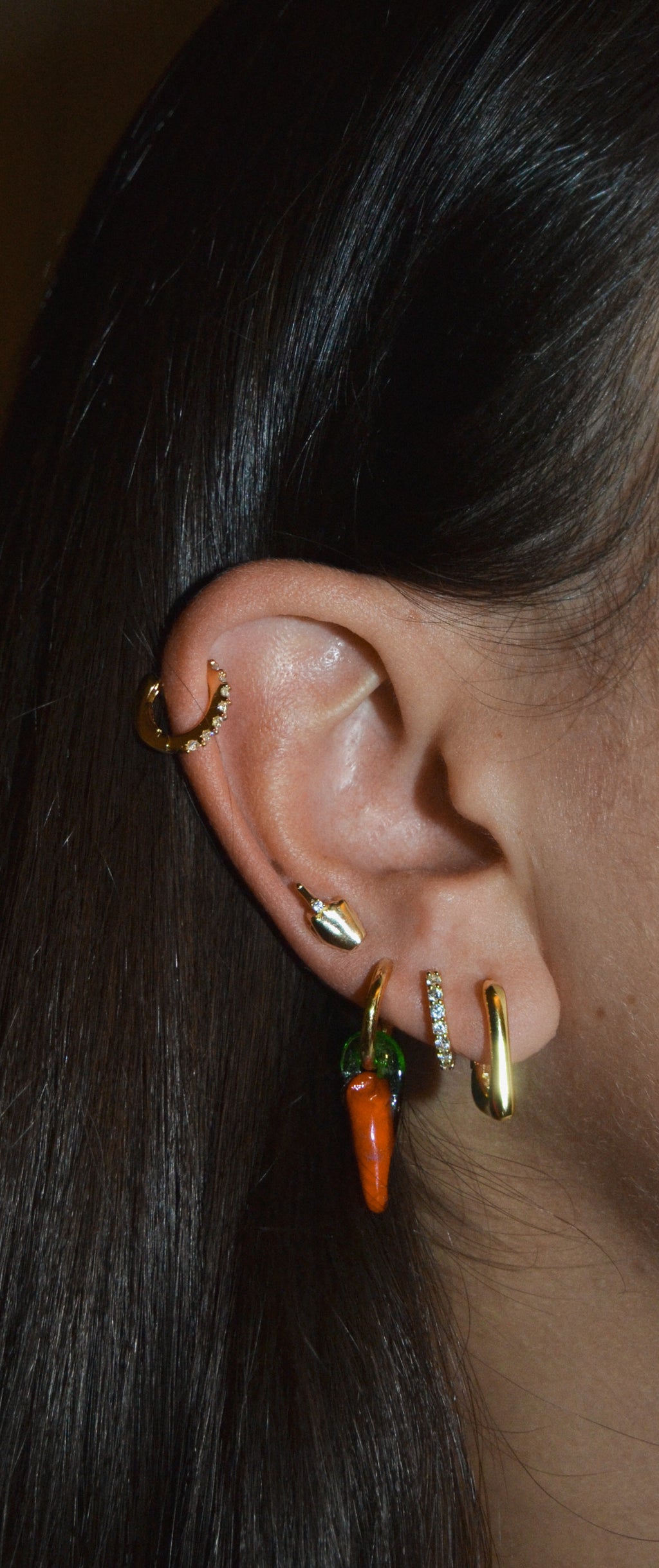 LUCY HOOPS