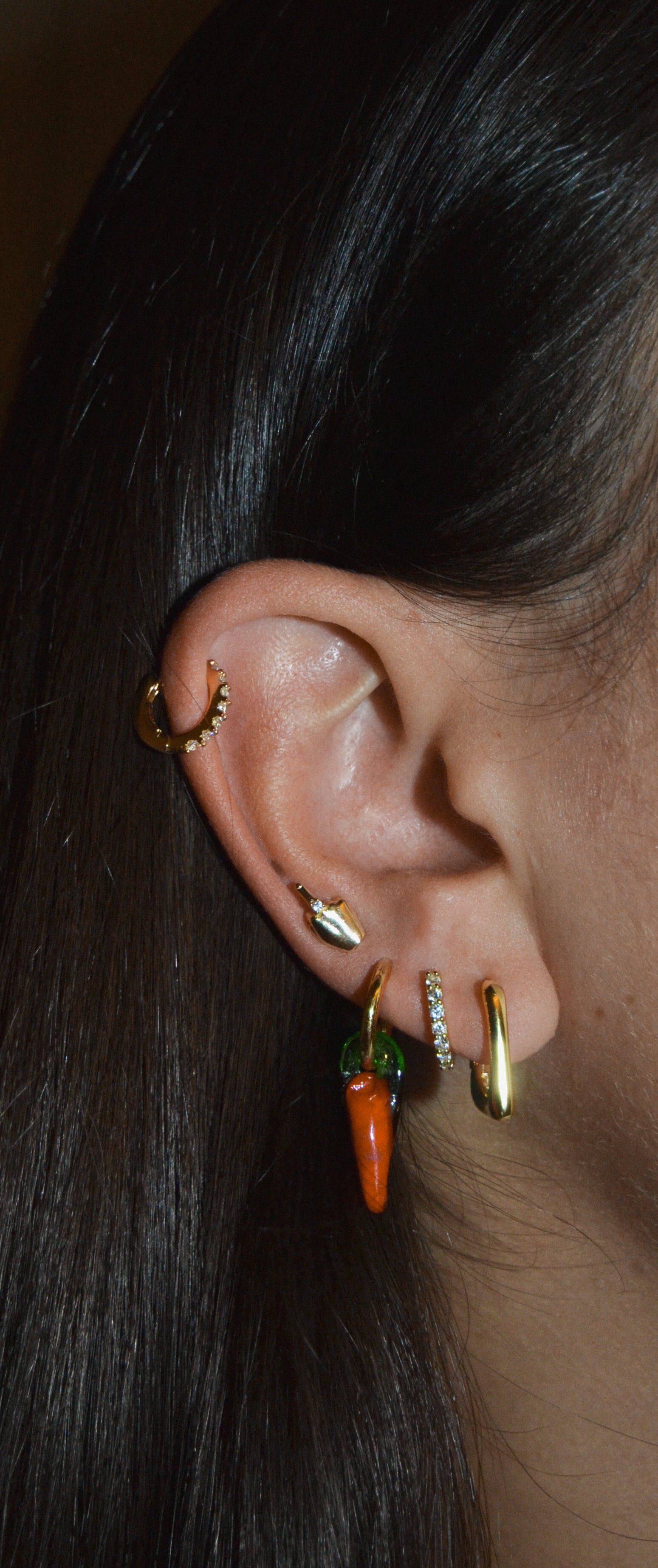 LUCY HOOPS