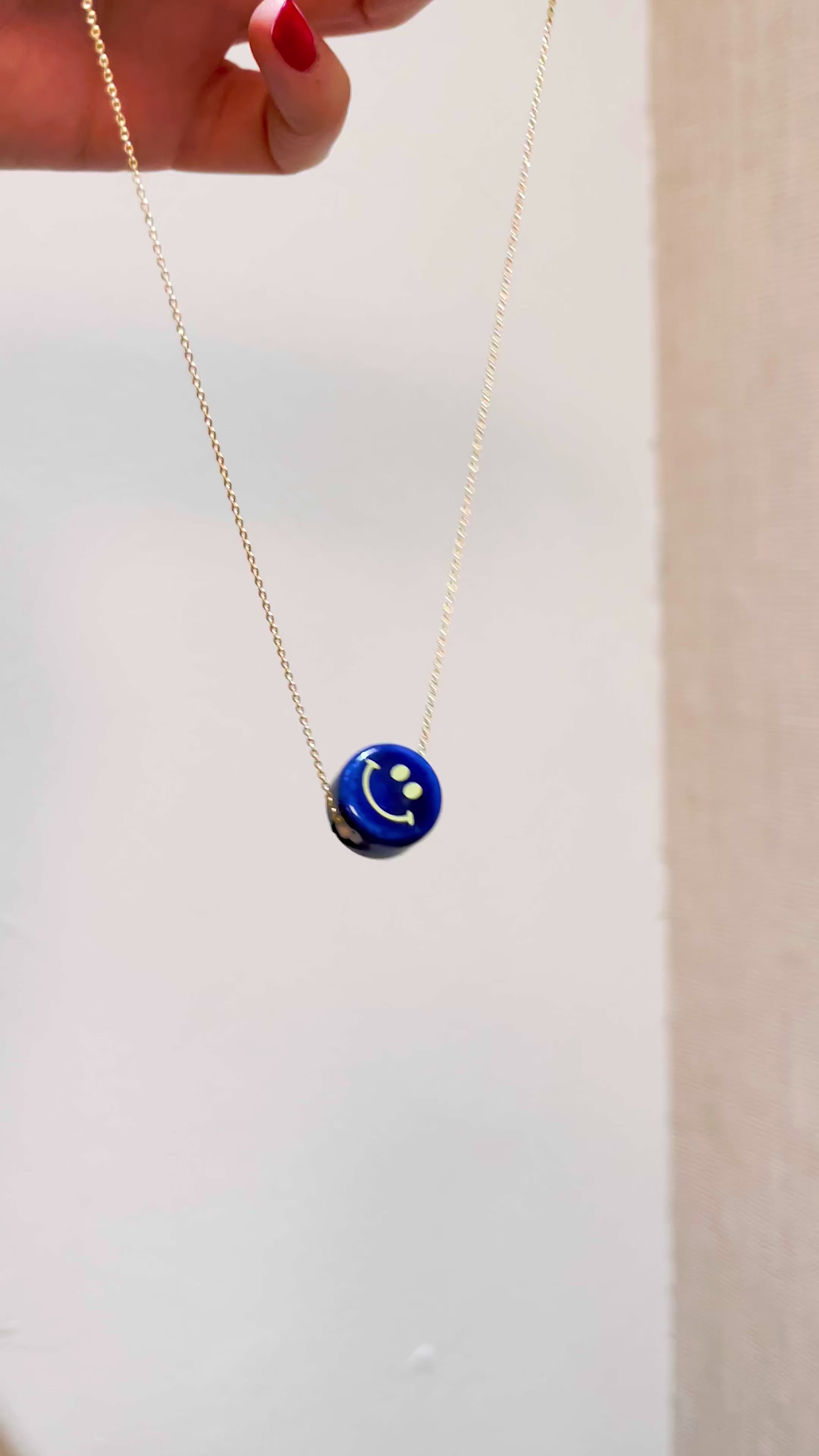 BIG SMILEY NECKLACE